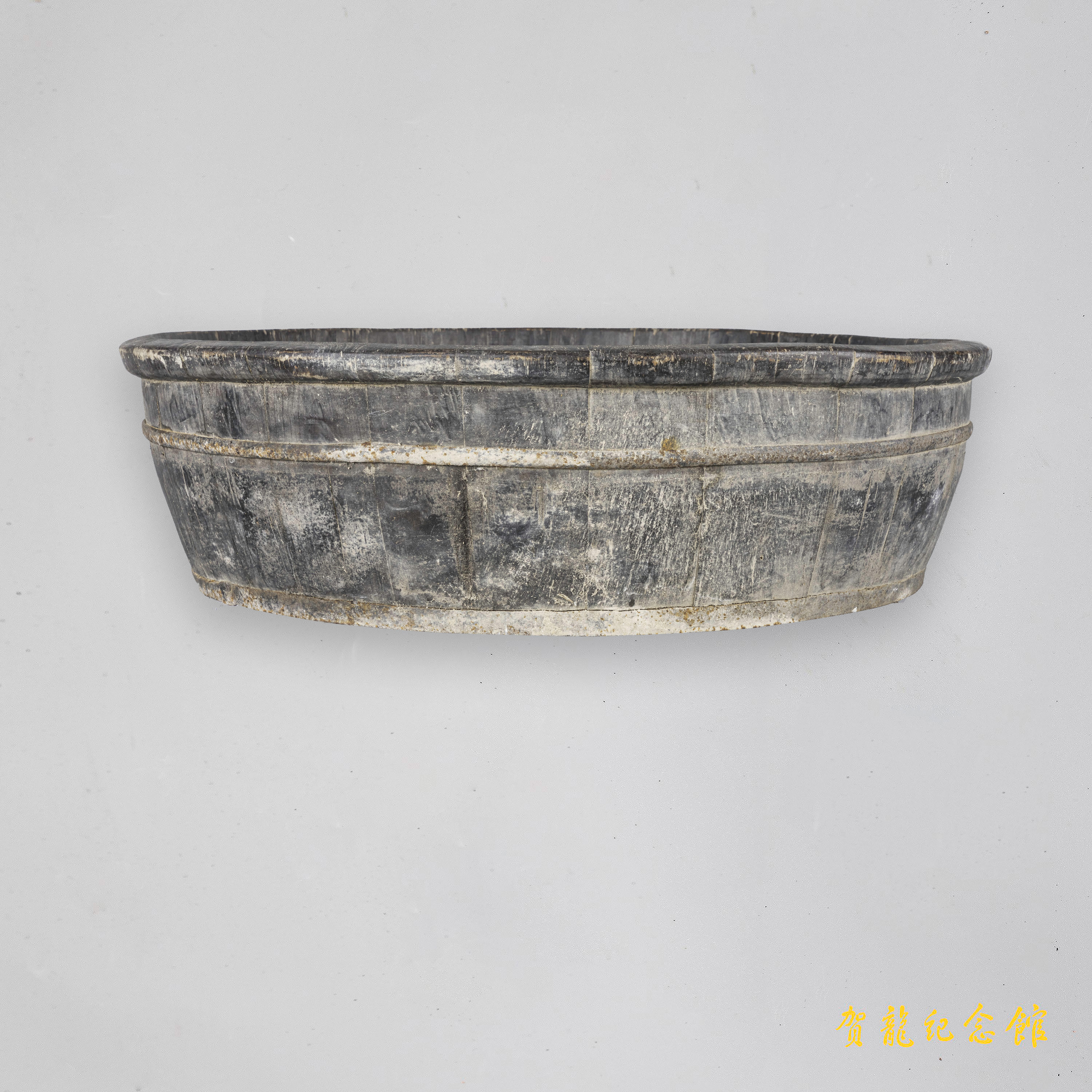 贺龙故居木制洗澡盆